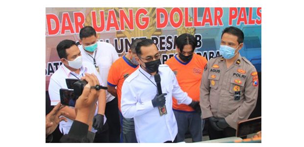 Nekat, 2 Pria Ini Coba Masukkan Uang 1,5 Juta Dolar Palsu ke Bank Nekat, 2 Pria Ini Coba Masukkan Uang 1,5 Juta Dolar Palsu ke Bank