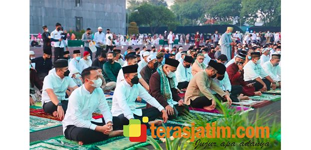 Pangdam Laksanakan Sholat Idul Fitri di Lapangan Kodam Brawijaya