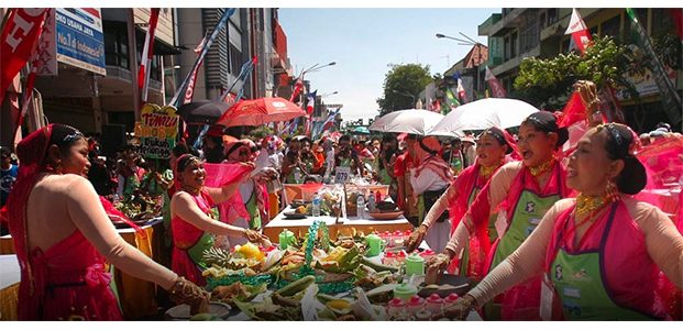 Ojo Lali Rek! Besok Malam Ada Festival Rujak Uleg di Kembang Jepun Ojo Lali Rek! Besok Malam Ada Festival Rujak Uleg di Kembang Jepun