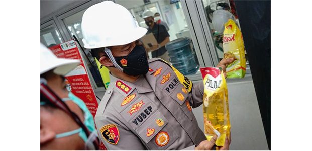 Datangi Pabriknya, Kapolrestabes Surabaya Pastikan Pasokan Minyak Goreng Aman Datangi Pabriknya, Kapolrestabes Surabaya Pastikan Pasokan Minyak Goreng Aman