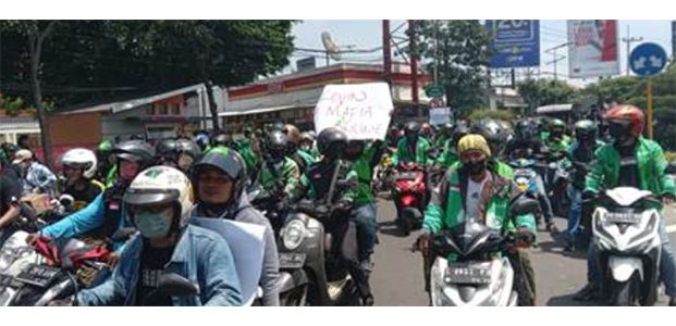 Tolak Aplikator Nakal, Ribuan Driver Ojol Demo di Surabaya, Ini tuntutannya!