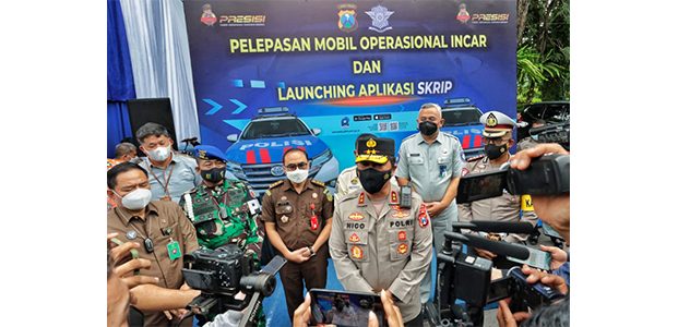 Tambah 2 Unit Mobil INCAR, Kapolda Jatim Juga Resmikan Aplikasi SKRIP, Apa Itu? Tambah 2 Unit Mobil INCAR, Kapolda Jatim Juga Resmikan Aplikasi SKRIP, Apa Itu?