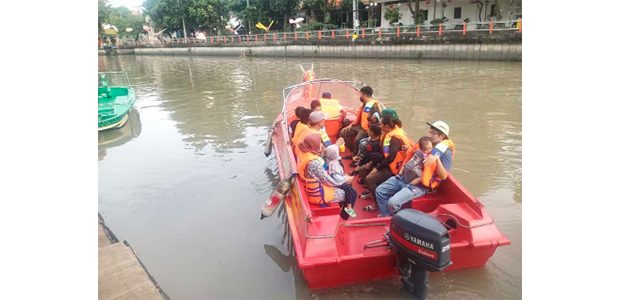 Ingin Rasakan Nuansa ala Amsterdam di Surabaya, Coba Wisata Perahu Kalimas