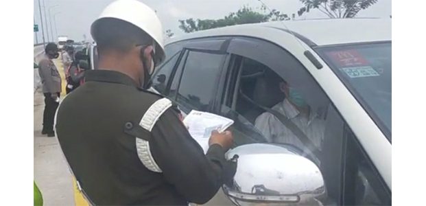 Nekat Masuk Jatim, 19 Armada Travel Gelap Diamankan Nekat Masuk Jatim, 19 Armada Travel Gelap Diamankan