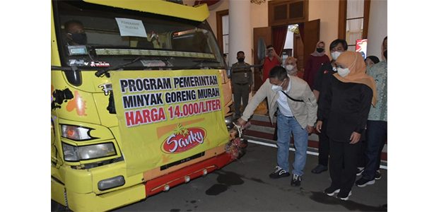 Pemprov Jatim Kembali Gelontorkan Minyak Goreng ke 15 Kabupaten/Kota