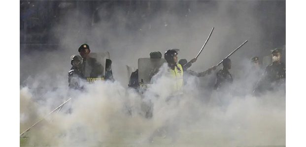 Komitmen Usut Tuntas ‘Tragedi Kanjuruhan’, 20 Polisi Diduga Langgar Etik Komitmen Usut Tuntas ‘Tragedi Kanjuruhan’, 20 Polisi Diduga Langgar Etik