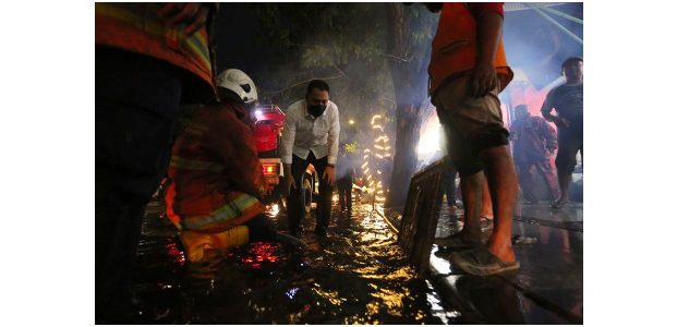 Banjir Genangi Pusat Kota Surabaya, Ini Kata Wali Kota Eri Banjir Genangi Pusat Kota Surabaya, Ini Kata Wali Kota Eri
