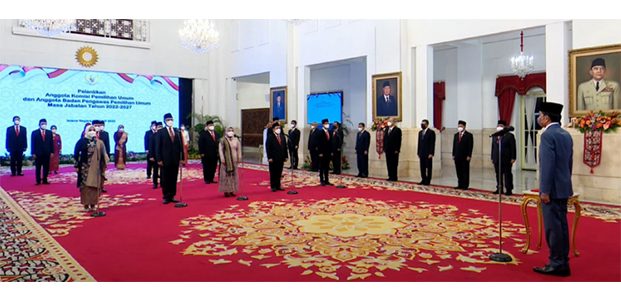 7 Anggota KPU dan 5 Anggota Bawaslu Masa Jabatan 2022-2027 Resmi Dilantik 7 Anggota KPU dan 5 Anggota Bawaslu Masa Jabatan 2022-2027 Resmi Dilantik