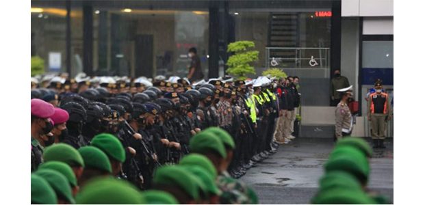 Amankan Malam Tahun Baru di Kota Surabaya, 2.400 Personil Gabungan Diterjunkan Amankan Malam Tahun Baru di Kota Surabaya, 2.400 Personil Gabungan Diterjunkan
