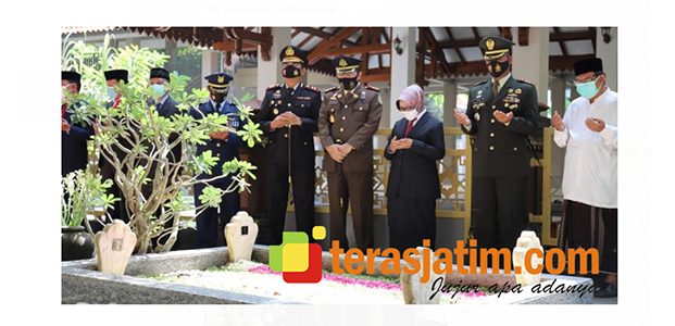 Hari Pahlawan, Bupati Bersama Forkopimda Jombang Gelar Upacara Ziarah Nasional