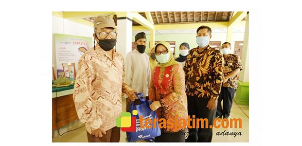 Jelang Hari Jadi Jombang ke 110, Pemkab Beri Bantuan Sosial ke Kampung KB Jelang Hari Jadi Jombang ke 110, Pemkab Beri Bantuan Sosial ke Kampung KB
