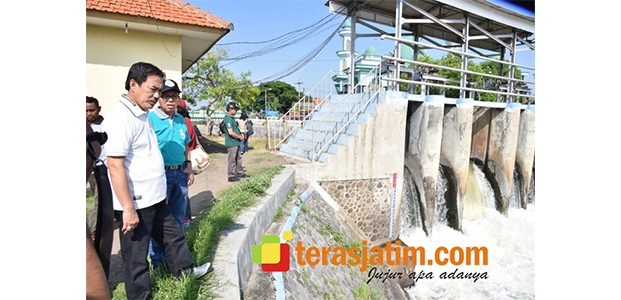 Air Sungai Sumput Keluarkan Busa, Plt Bupati Sidoarjo Tinjau Lokasi Air Sungai Sumput Keluarkan Busa, Plt Bupati Sidoarjo Tinjau Lokasi