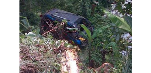 Akibat Sopir Ngantuk, Mobil Pemudik ‘Nyemplung’ Jurang Akibat Sopir Ngantuk, Mobil Pemudik ‘Nyemplung’ Jurang