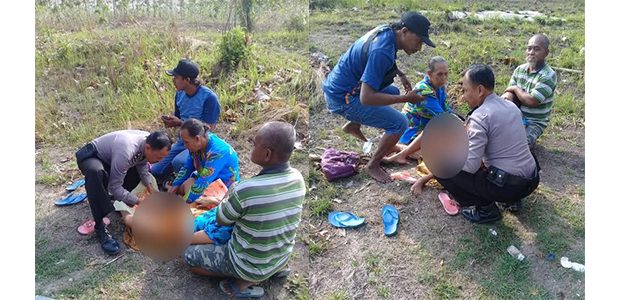 Anggota Polisi di Bojonegoro Bantu Persalinan Seorang Ibu di Kawasan Hutan Anggota Polisi di Bojonegoro Bantu Persalinan Seorang Ibu di Kawasan Hutan