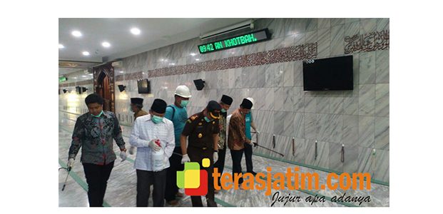 Antisipasi Corona, Pemkab Sidoarjo Lakukan Penyemprotan Disinfektan di Tempat Ibadah Antisipasi Corona, Pemkab Sidoarjo Lakukan Penyemprotan Disinfektan di Tempat Ibadah