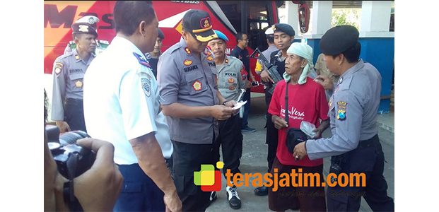 Antisipasi Massa Aksi 22 Mei, Aparat Gabungan Gelar Pemeriksaan di Terminal Bus Pacitan Antisipasi Massa Aksi 22 Mei, Aparat Gabungan Gelar Pemeriksaan di Terminal Bus Pacitan
