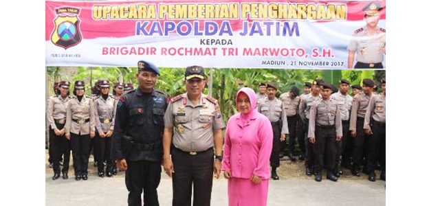 Asuh Puluhan Anak Tak Mampu, Seorang Anggota Brimob di Madiun Dikunjungi Kapolda Asuh Puluhan Anak Tak Mampu, Seorang Anggota Brimob di Madiun Dikunjungi Kapolda