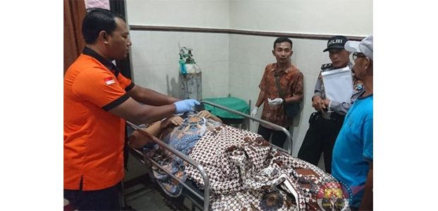 Asyik Menyetrika, Wanita asal Manisrenggo Jombang Tewas Kesetrum Asyik Menyetrika, Wanita asal Manisrenggo Jombang Tewas Kesetrum