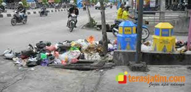 Awas ! Buang Sampah Sembarangan Dihukum Awas ! Buang Sampah Sembarangan Dihukum