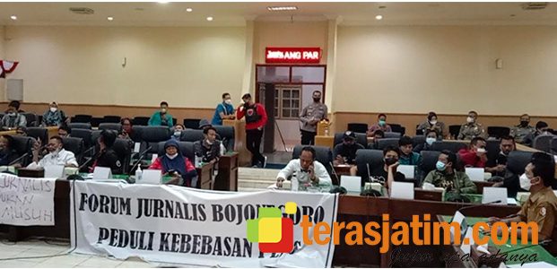 Buntut Penghalangan Liputan di RSUD, Gabungan Wartawan Bojonegoro Gelar Aksi dan Orasi