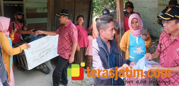 Gonjang-Ganjing Kasus BKD, Warga Deling Bojonegoro Cegat Mobil Dinas Wabup Gonjang-Ganjing Kasus BKD, Warga Deling Bojonegoro Cegat Mobil Dinas Wabup