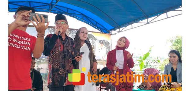 Promosi Ekstrim, Pengelola Waduk Pedang di Kepohkidul Bojonegoro Hadirkan Maya “Miss Ramban” Promosi Ekstrim, Pengelola Waduk Pedang di Kepohkidul Bojonegoro Hadirkan Maya “Miss Ramban”