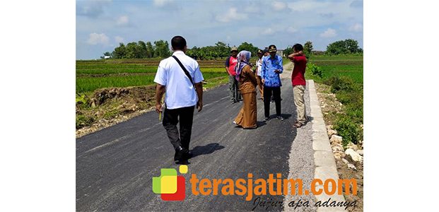 Sidak Proyek BKD di Megale Kedungadem, Wabup Bojonegoro Dapati Aspal Jalan ‘Muprul’ Sidak Proyek BKD di Megale Kedungadem, Wabup Bojonegoro Dapati Aspal Jalan ‘Muprul’