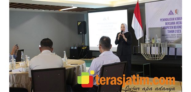 Di Depan Wartawan, Bupati Bojonegoro Minta Maaf Sekaligus Pamitan Di Depan Wartawan, Bupati Bojonegoro Minta Maaf Sekaligus Pamitan