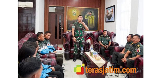 Lepas Atlet Karate ke Piala Panglima TNI, Dandim Bojonegoro: Bagi yang Raih Medali akan Dapat… Lepas Atlet Karate ke Piala Panglima TNI, Dandim Bojonegoro: Bagi yang Raih Medali akan Dapat…