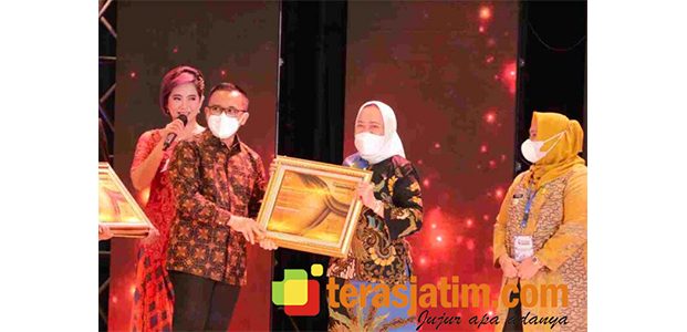 Bupati Bojonegoro Kembali Raih Penghargaan dari Pemerintah Pusat Bupati Bojonegoro Kembali Raih Penghargaan dari Pemerintah Pusat