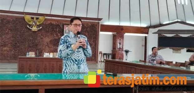 Di Depan Wartawan, Pj Bupati Bojonegoro Bicara Netralitas ASN Hingga Baliho Mantan Bupati Di Depan Wartawan, Pj Bupati Bojonegoro Bicara Netralitas ASN Hingga Baliho Mantan Bupati