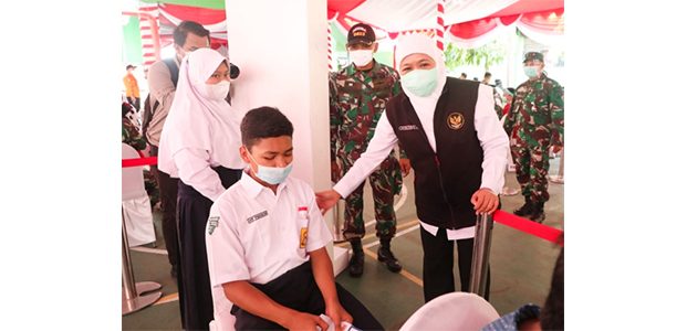 Forkopimda Jatim Dampingi 3 Menteri, Pantau Vaksinasi di Padangan Bojonegoro Forkopimda Jatim Dampingi 3 Menteri, Pantau Vaksinasi di Padangan Bojonegoro