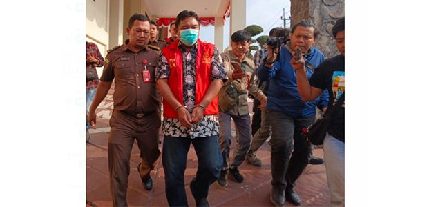 Susul 4 Tersangka dalam Kasus Mobil Siaga, Kades Wotan Bojonegoro Resmi Jadi Pesakitan Susul 4 Tersangka dalam Kasus Mobil Siaga, Kades Wotan Bojonegoro Resmi Jadi Pesakitan