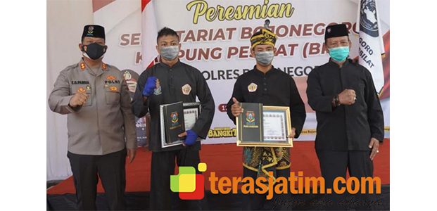 Berprestasi, 2 Pendekar Silat Bojonegoro Terima Penghargaan dari Kapolres Berprestasi, 2 Pendekar Silat Bojonegoro Terima Penghargaan dari Kapolres