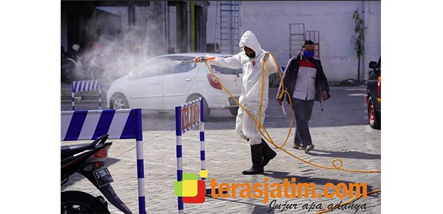 Tekan Sebaran Covid-19, Tim Gugus Tugas Bojonegoro Lakukan Penyemprotan Tekan Sebaran Covid-19, Tim Gugus Tugas Bojonegoro Lakukan Penyemprotan