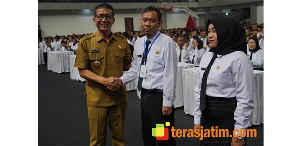 Bupati dan Wabup Bojonegoro Kompak Hadiri Pembukaan Retreat PPPK Tahap I TA 2024 Bupati dan Wabup Bojonegoro Kompak Hadiri Pembukaan Retreat PPPK Tahap I TA 2024