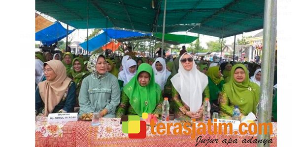 Bertemu di Acara Fatayat Muslimat, 2 Bacabup Bojonegoro Saling Lempar Pidato Bertemu di Acara Fatayat Muslimat, 2 Bacabup Bojonegoro Saling Lempar Pidato