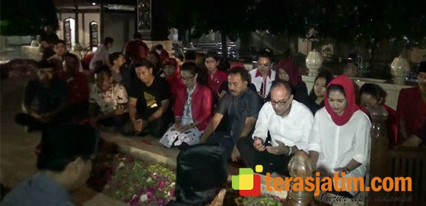 Bacawagub Puti Guntur Soekarno Berziarah ke Makam Bung Karno Bacawagub Puti Guntur Soekarno Berziarah ke Makam Bung Karno