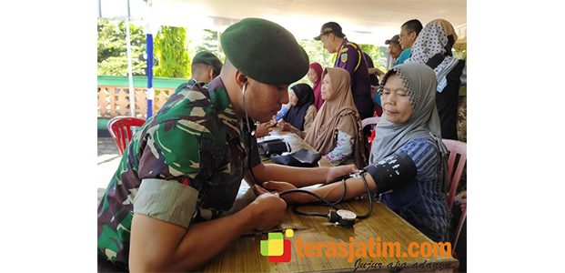 Yonarmed 12/Divif 2 Kostrad Gelar Pengobatan Gratis di Sine Ngawi Yonarmed 12/Divif 2 Kostrad Gelar Pengobatan Gratis di Sine Ngawi