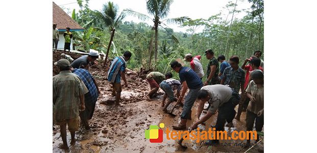 Banjir Bandang dan Longsor Terjang Sejumlah Wilayah di Jember Banjir Bandang dan Longsor Terjang Sejumlah Wilayah di Jember