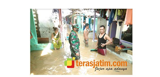 Pemprov Jatim Kirim 1.000 Paket Sembako Untuk Warga Terdampak Banjir di Lamongan Utara Pemprov Jatim Kirim 1.000 Paket Sembako Untuk Warga Terdampak Banjir di Lamongan Utara