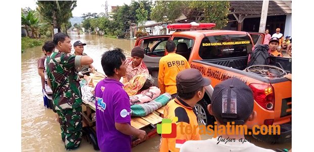 Banjir Rendam 3 Desa di Sutojayan Blitar, Warga Dievakuasi