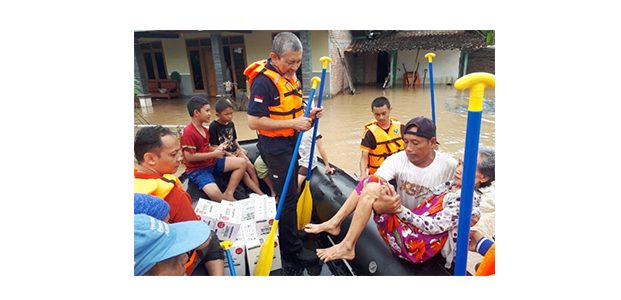 Banjir di Sejumlah Daerah, Dinkes Jatim Kirim Tenaga Medis dan Obat-Obatan Banjir di Sejumlah Daerah, Dinkes Jatim Kirim Tenaga Medis dan Obat-Obatan