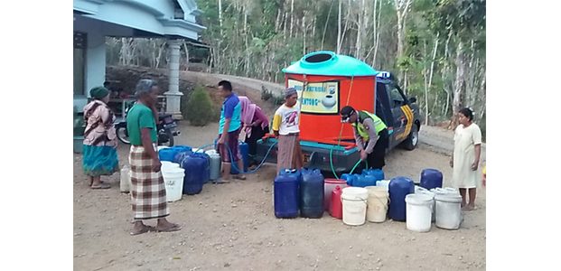 Bantu Air Bersih ke Warga, Mobil Patroli Polisi Trenggalek Dimodifikasi Bantu Air Bersih ke Warga, Mobil Patroli Polisi Trenggalek Dimodifikasi