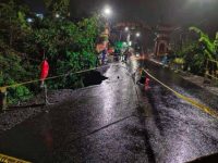 Akses Jalan di Jurang Susuh Perbatasan Wilayah Batu-Malang Longsor