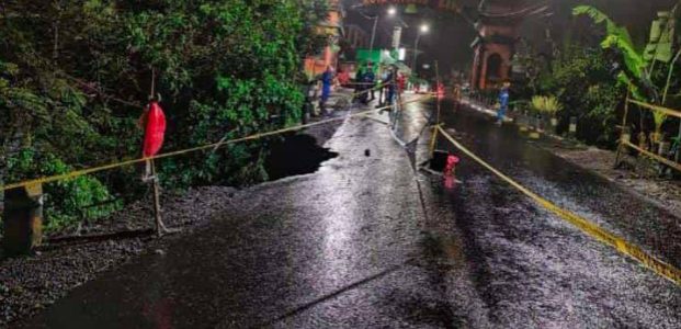 Akses Jalan di Jurang Susuh Perbatasan Wilayah Batu-Malang Longsor