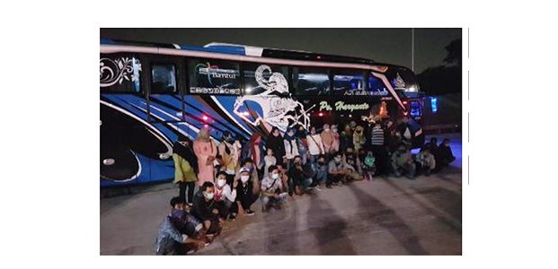 Bawa 112 Pemudik dari Jakarta, 3 Bus Dihentikan Polisi di Tol Sumo Bawa 112 Pemudik dari Jakarta, 3 Bus Dihentikan Polisi di Tol Sumo