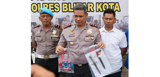 Bawa Sajam Saat Laga Semifinal Piala Gubernur, Remaja asal Sananwetan Blitar Ditangkap Bawa Sajam Saat Laga Semifinal Piala Gubernur, Remaja asal Sananwetan Blitar Ditangkap