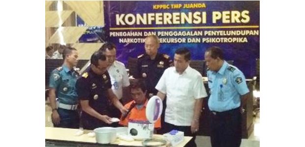 Bea Cukai Juanda Gagalkan Penyelundupan Sabu Hampir 1 Kg dari Malaysia Bea Cukai Juanda Gagalkan Penyelundupan Sabu Hampir 1 Kg dari Malaysia