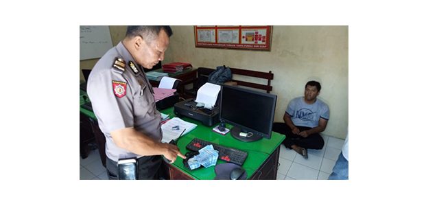 Beli Rokok dengan Uang Palsu, Pria asal Kediri Dibekuk di Tulungagung Beli Rokok dengan Uang Palsu, Pria asal Kediri Dibekuk di Tulungagung